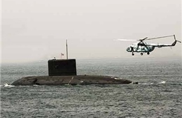 Iran chế tạo tàu ngầm không người lái, tên lửa tầm xa mới